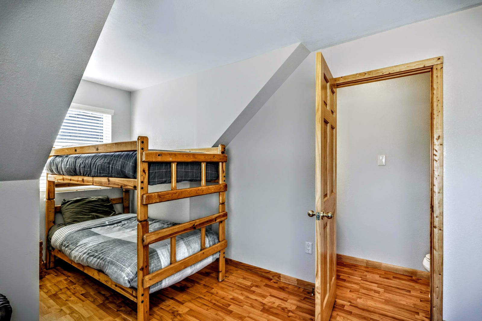 Upstairs twin bunk room